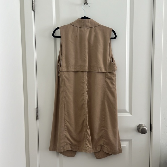 *SOLD* Aritzia Babaton Vest- Brown / Tan - Picture 5 of 5